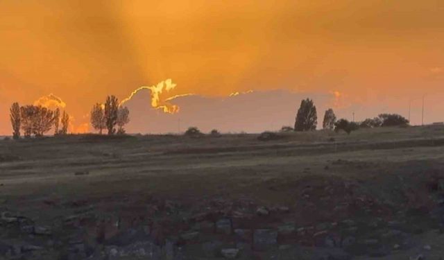 Kars’ta gökyüzü kızardı, görenler büyülendi