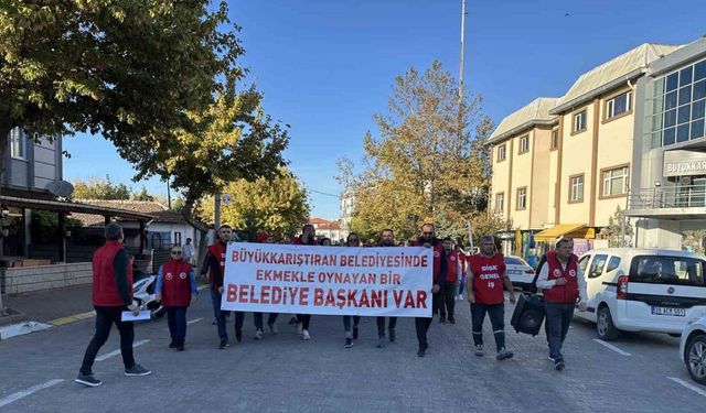 6 kişinin işine son verilen Büyükkarıştıran Belediyesi önünde eylem