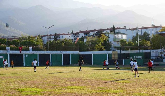 Başkan Çavuşoğlu; “29 Ekim coşkusunu futbol ile yaşıyoruz”