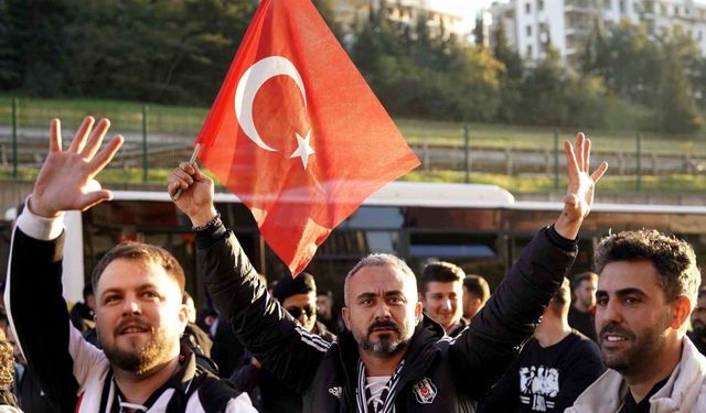 Beşiktaş taraftarı stadyuma geldi