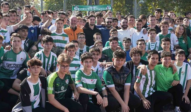 Bursaspor oyuncuları öğrenciler ile buluştu