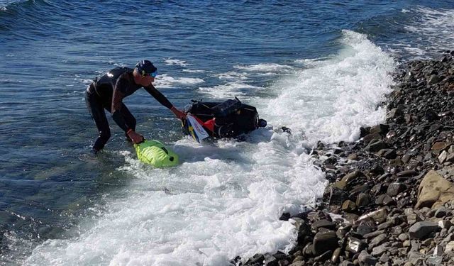 Çadırıyla Türkiye’den İspanya’ya yüzüyor: 10 bin kilometreyi 10 yılda yüzecek