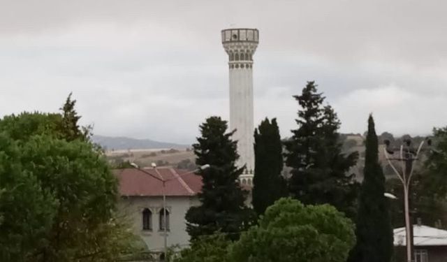 Çanakkale’de yıldırım düştü, cami minaresi yıkıldı