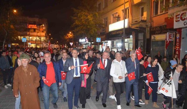 Çaycuma’da Cumhuriyet coşkusu fener alayı ile sürdü