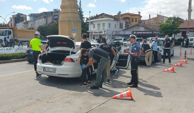 Çorum’da polis ekiplerinin şok uygulamaları sürüyor