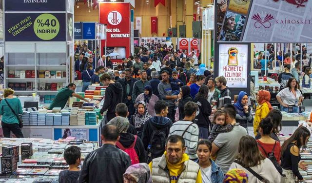 Denizli Büyükşehirin düzenlediği Kitap Fuarına Denizlililer akın etti