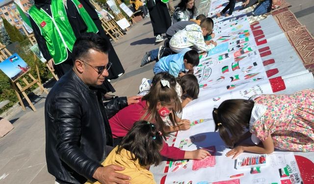 Devlet korumasındaki çocuklar “Filistin’deki Çocuklar İçin Çiz” etkinliğine katıldı