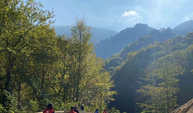 Doğa yürüyüşü ile Aktaş Şelalesi’ni keşfettiler