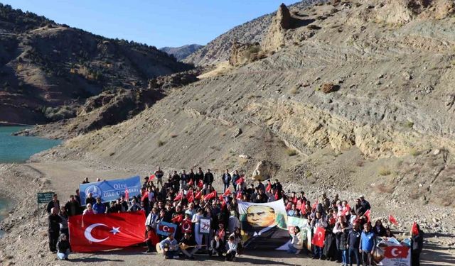 Doğa yürüyüşü ile Cumhuriyet coşkusunu yaşadılar