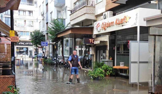 Erdek’te 10 dakikalık yağış sonrası altyapı sorunu yine gündemde