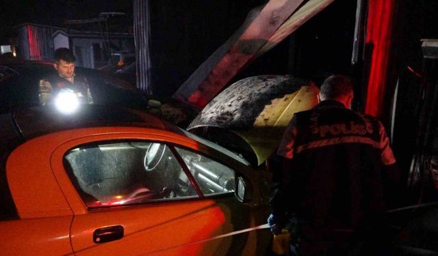 Eşi ile tartıştıktan sonra cinnet geçiren esnaf işyerini ateşe verdi