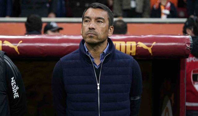 Giovanni van Bronckhorst’tan tek değişiklik