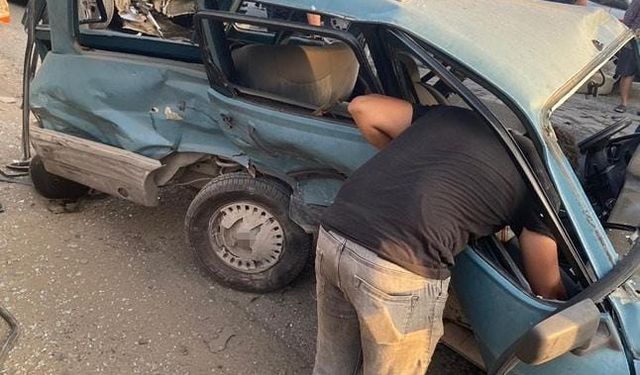 Hatay’da 3 otomobilin karıştığı kazada 5 kişi yaralandı