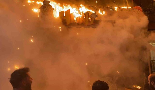 Isparta’da korkutan yangın: 5 katlı eğlence merkezi alev alev yandı