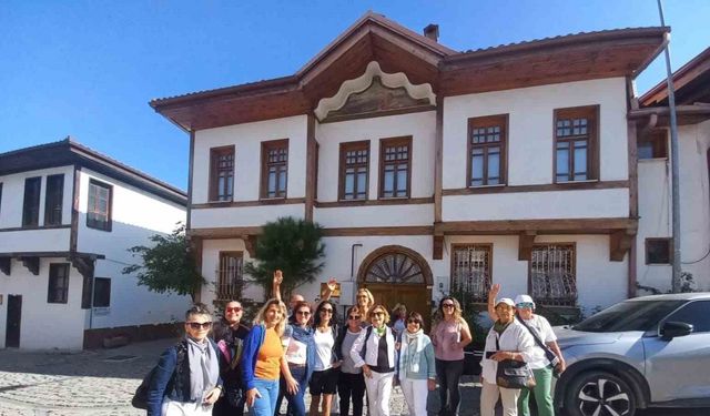 İstanbul’dan gelen turist kafilesini Osmaneli’ne hayran kaldı