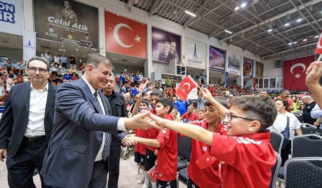 İzmir Büyükşehir’den amatör spor kulüplerine 22 milyon liralık can suyu