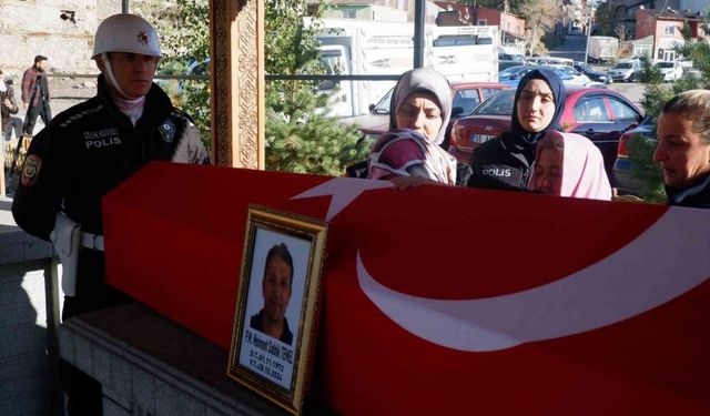 İzmir’de silahlı saldırıda vefat eden polis memuru memleketi Erzurum’da toprağa verildi