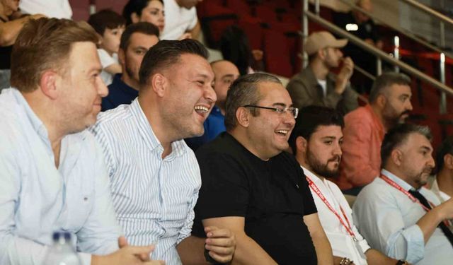 Keçiören Belediyesi Kadın Voleybol Takımı, galibiyetle başladı