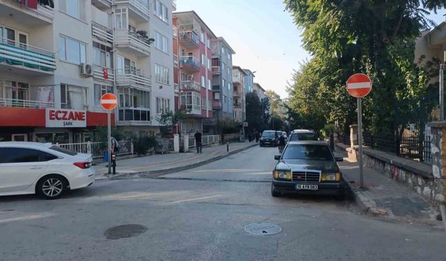 Kükürtlü’deki trafik levhaları yenilendi