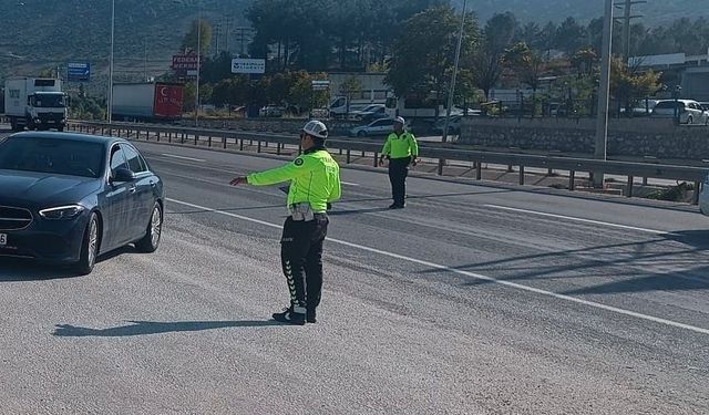 Kurallara uymayan 63 sürücüsü cezadan kaçamadı