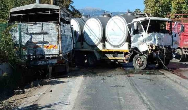 Ödemiş’te kamyonlar kafa kafaya çarpıştı: 2 yaralı