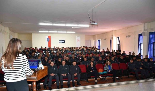 Polis adaylarına ‘Aile İçi İletişim ve Kadına Karşı Şiddetle Mücadele Eğitimi’ verildi