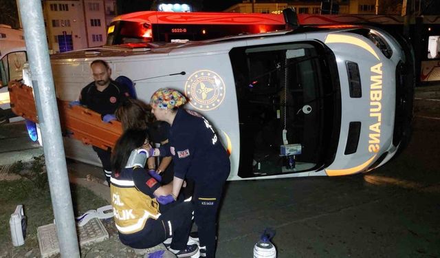 Samsun’da tramvay ambulansla çarpıştı: 4 sağlık çalışanı yaralandı