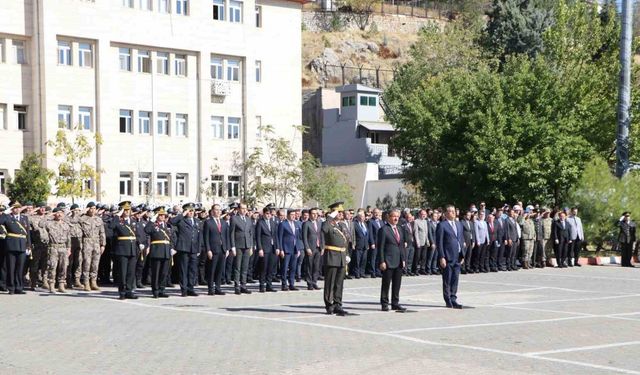 Şırnak’ta Cumhuriyet Bayramı kutlamaları çelenk töreniyle başladı