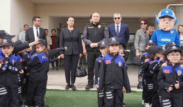 Şırnak’ta polis ve çocuklar gökyüzünü birlikte şenlendirdi