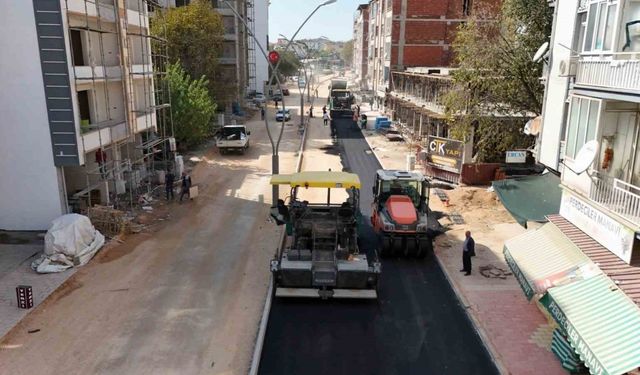 Sultan Fatih Caddesi’nde asfalt serim çalışmaları başladı