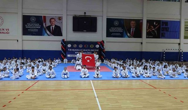 Tavşanlı Karate Okulu’nda 180 sporcuyla kuşak töreni düzenlendi