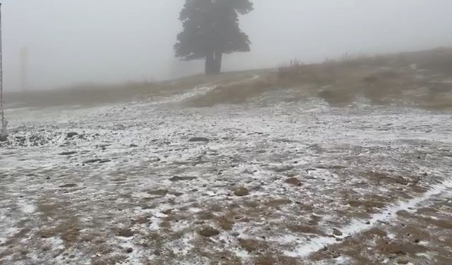 Uludağ’da beklenen kar yağışı başladı