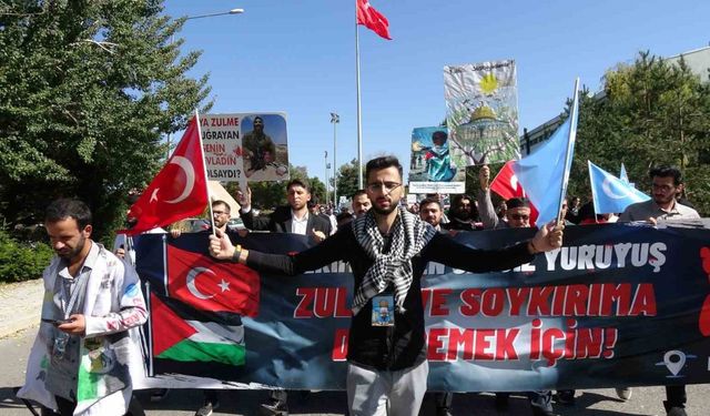 Üniversiteli gençler Erzurum’da Filistin’e destek için yürüdü