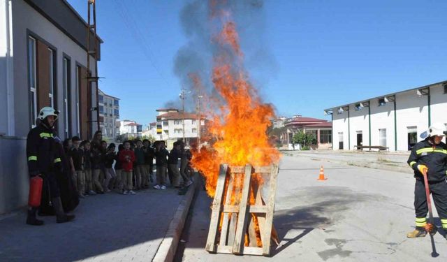 Yozgat’ta öğrencilere yangına müdahale eğitimi verildi