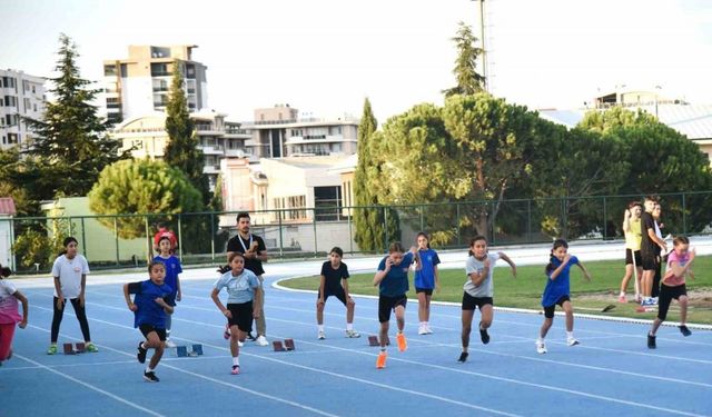 Yunusemreli atletler madalyaları topladı