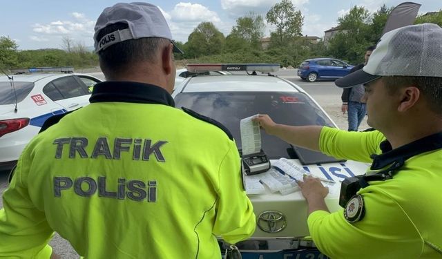 140 araç trafikten men edildi 35 sürücüye alkolden işlem yapıldı