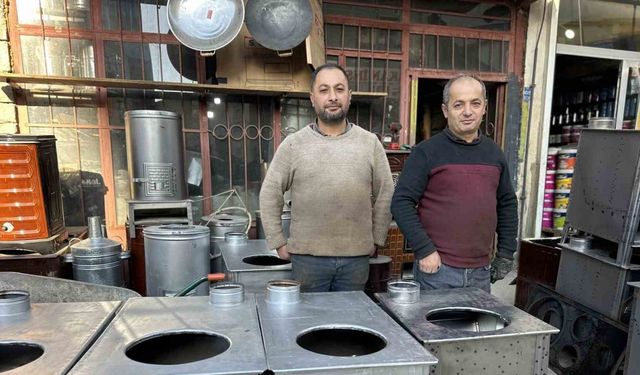 30 yıldır sobacılık mesleğini sürdürüyorlar