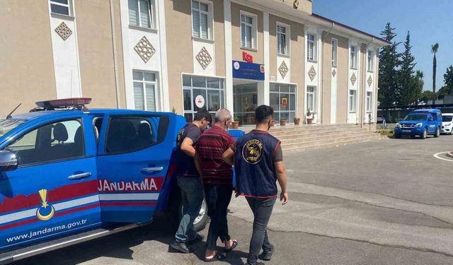 Adana’da jandarma iki hükümlüyü yakaladı