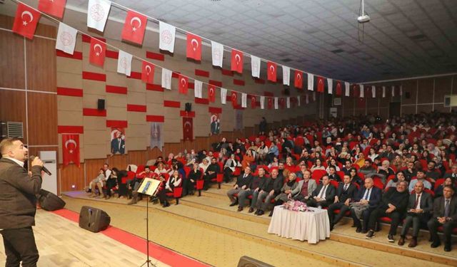 Ağrı’da müzik öğretmeni Nizamettin Ardin’den meslektaşlarına özel konser