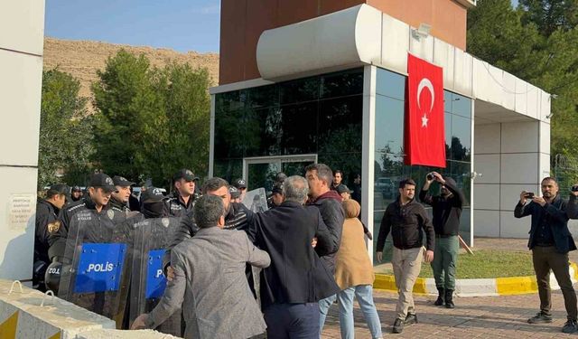 Ahmet Türk ve DEM Partililer Mardin Belediyesine girmek istedi