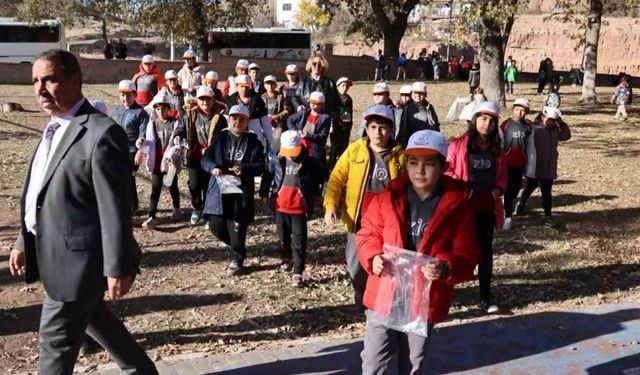 Aksaray’da çocuklar meşe palamudu toplamak için yarıştı