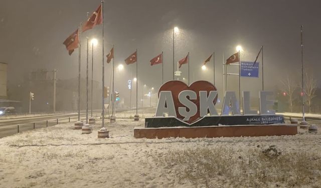 Aşkale’de bir günde dört mevsim yaşandı