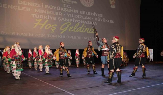 Ayna Folklor ekibi Denizli’de Türkiye 3.sü oldu