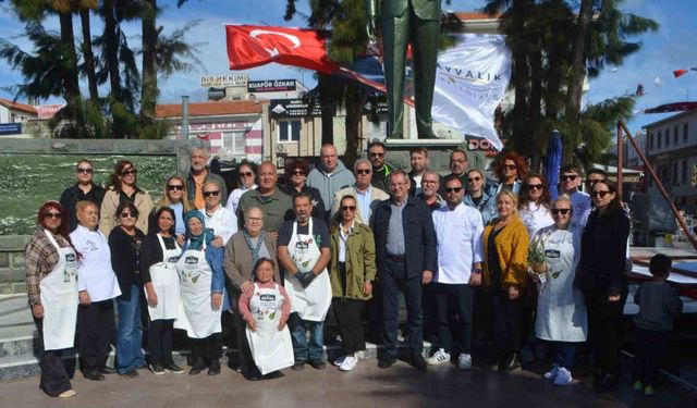 Ayvalık’ta hasat festivalinde düzenlenen zeytinyağlı ev yemekleri yarışmasına ilgi yoğun oldu