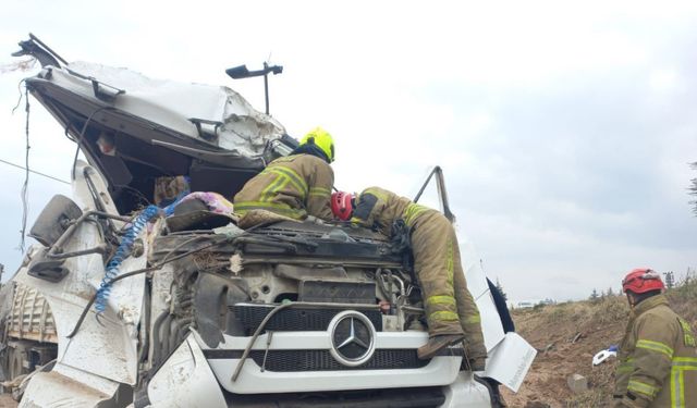 Bandırma’da trafik kazası: Sürücü sıkıştığı yerden kurtarıldı