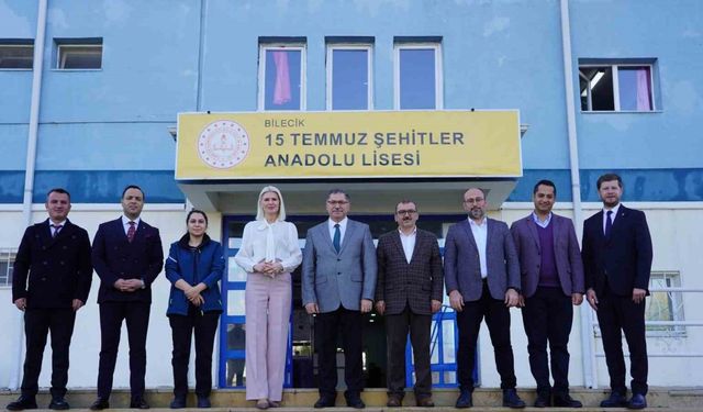 Başkan Subaşı öğretmenleri ziyaret ederek hediyelerini verdi