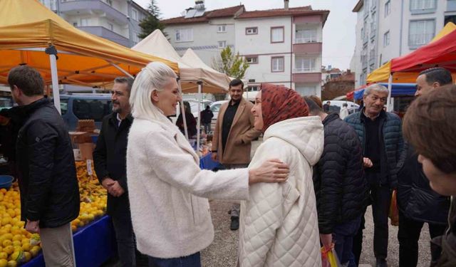 Başkan Subaşı’ya pazarda yoğun ilgi