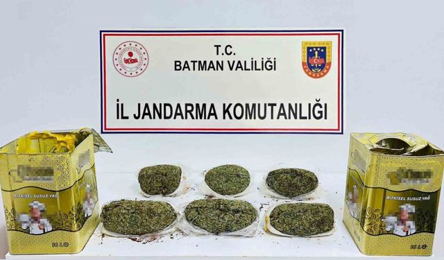 Batman’da yağ tenekeleri içinde 5 kilo 800 gram kubar esrar ele geçirildi