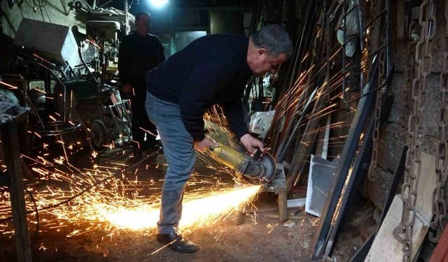 Bir nesilden diğerine aktarılamayan ’demircilik mesleği’ yok oluyor