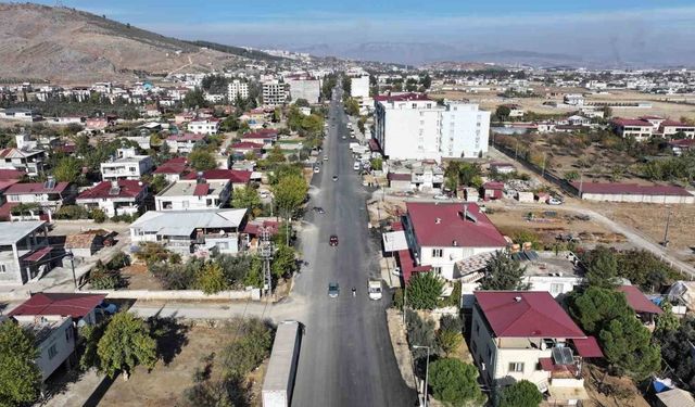 Büyükşehir belediyesinden Türkoğlu’nda yol yatırımları